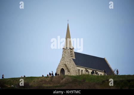 Chapelle Notre Dame de la Garde, Falaise d'Amont, Etretat, Normandie, France, Europe Banque D'Images