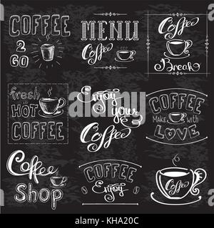 Ensemble d'étiquettes de café on chalkboard . décoration café .collection ensemble d'éléments typographiques et calligraphiques, des cadres de conception de style vintage, les étiquettes. Illustration de Vecteur