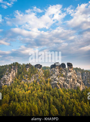 Schrammsteine autour de la bastei, des montagnes de grès de l'elbe, rathen, parc national Suisse saxonne, Saxe, Allemagne Banque D'Images