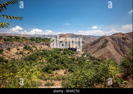 L'Arménie. la magnifique gorge de montagne de la rivière azat près du village et le temple de garni. Banque D'Images