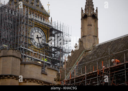 Palais de Westminster, les travaux de construction, la construction, les échafaudages sur les chambres du Parlement, Big Ben, Elizabeth Tower. Les travailleurs. Travaux de réparation et de restauration Banque D'Images