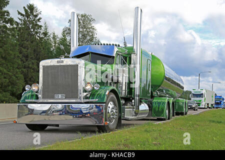 Jalasjarvi, Finlande - le 6 août 2015 : peterbilt 359 année 1971 de Fredrik biehl prend part à la puissance de convoi de camion truck show 2015 à alaharma, fi Banque D'Images