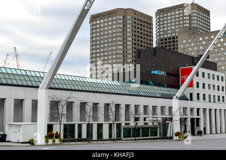 Montréal, Canada - 12 novembre 2017 : sur les environs de la place des arts, Montréal, Canada Banque D'Images