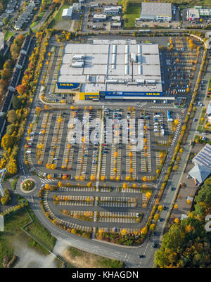 IKEA, parking avec feuillage d'automne, Siegen, Siegerland, Rhénanie-du-Nord-Westphalie, Allemagne Banque D'Images