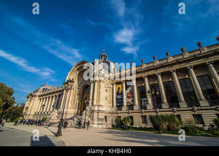 Paris, France - novembre 2017. paris bâtiments dans la journée ensoleillée d'automne Banque D'Images