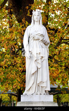 Paris, France. Jardin de Luxembourg (6ème Arr) Statue : Blanche de Castille (1188-1252) épouse de Louis VIII et deux fois régent à son fils Louis IX (un de Banque D'Images