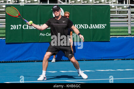 Delray Beach, FL, États-Unis. 5 novembre 2017. Timothy Olyphant participe au 28ème tournoi annuel de tennis Chris Evert/Raymond James Pro-Celebrity au Delray Beach tennis Center le 5 novembre 2017 à Delray Beach, en Floride. Crédit: Mpi140/Media Punch/Alay Live News Banque D'Images