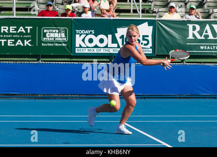 Delray Beach, FL, États-Unis. 5 novembre 2017. Maeve Quinlan participe au 28ème anniversaire de Chris Evert/Raymond James Pro-Celebrity tennis Classic au Delray Beach tennis Center le 5 novembre 2017 à Delray Beach, en Floride. Crédit: Mpi140/Media Punch/Alay Live News Banque D'Images