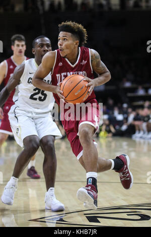 Boulder. 14Th Nov, 2017. Elvin Denver Rodriguez entraîne le lane contre Colorado dans la deuxième moitié de Boulder. Les Buffs a gagné, 89-62. Credit : csm/Alamy Live News Banque D'Images