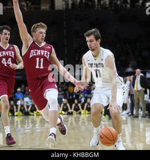 Boulder. 14Th Nov, 2017. Jake de Denver Colorado gardes Krafka's Lazar Nikolic dans la première moitié de Boulder. Les Buffs a gagné, 89-62. Credit : csm/Alamy Live News Banque D'Images