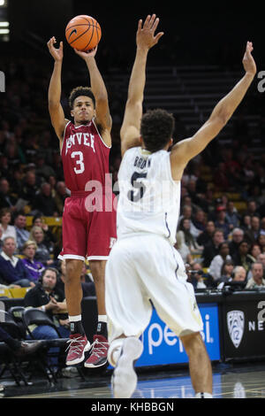 Boulder. 14Th Nov, 2017. Elvin Denver Rodriguez se soit tourné sur Colorado's Deleon Brown dans la deuxième moitié de Boulder. Les Buffs a gagné, 89-62. Credit : csm/Alamy Live News Banque D'Images