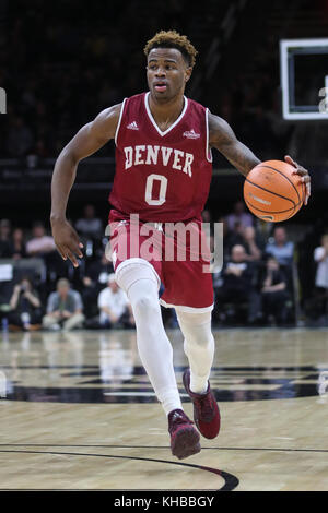 Boulder. 14Th Nov, 2017. Ade de Denver Murkey apporte la balle jusqu'à la cour contre Colorado dans la deuxième moitié de Boulder. Les Buffs a gagné, 89-62. Credit : csm/Alamy Live News Banque D'Images