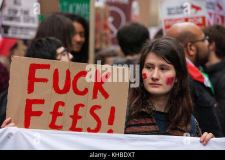 Londres, Royaume-Uni. 15 nov, 2017. Les élèves prennent part à une "éducation gratuite maintenant : l'impôt des riches par le biais de démonstration centre de Londres organisée par la campagne nationale contre les taxes et impôts. Ils ont appelé à l'abolition des frais de scolarité pour tous les étudiants, y compris les étudiants étrangers, et pour le paiement des bourses aux étudiants. crédit : mark kerrison/Alamy live news Banque D'Images