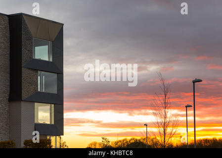 Girton College's Cour Swirles s'inscrit dans le cadre du nouveau district de Eddington étant construit à partir de zéro dans le nord-ouest de Cambridge. Cambridgeshire, Royaume-Uni. Banque D'Images