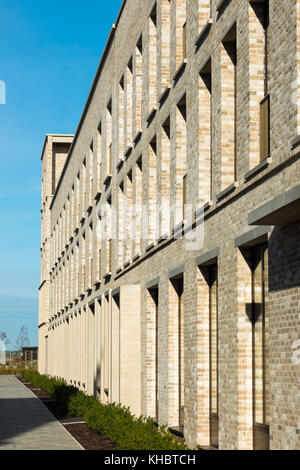 Girton College's Cour Swirles s'inscrit dans le cadre du nouveau district de Eddington étant construit à partir de zéro dans le nord-ouest de Cambridge. Cambridgeshire, Royaume-Uni. Banque D'Images