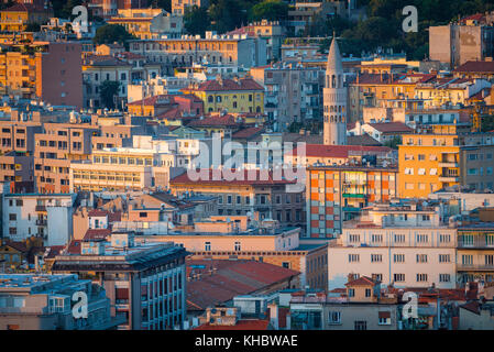 Trieste Italie Ville, vue aérienne du centre de Trieste au coucher du soleil, le Frioul-Vénétie Julienne, Italie. Banque D'Images