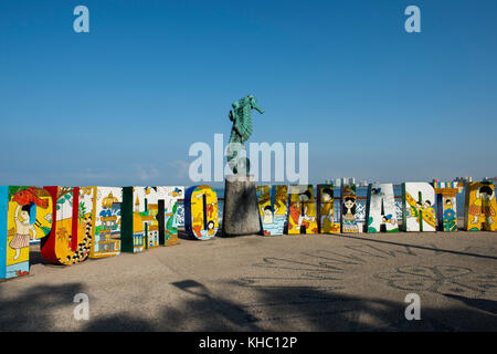 Mexique, État De Jalisco, Puerto Vallarta. El Centro, ancienne partie du centre-ville. Le Malecon, promenade en bord de mer connue pour sa vue sur la baie de Banderas et b Banque D'Images