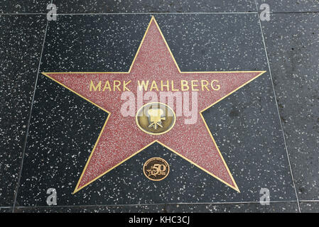 HOLLYWOOD, CA - DÉCEMBRE 06 : Mark Wahlberg star sur le Hollywood Walk of Fame à Hollywood, Californie, le 6 décembre 2016. Banque D'Images