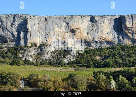 Lioux, Madelaine Cliff face & Vineyards Luberon Provence Banque D'Images