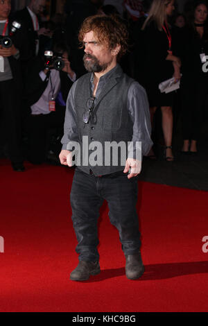Le Gala de clôture du BFI LFF et la première britannique de 'Three Billboards Outside Ebbing, Missouri' ont eu lieu à l'Odeon Leicester Square - arrivées avec : Peter Dinklage où : Londres, Royaume-Uni quand : 15 Oct 2017 crédit : Mario Mitsis/WENN.com Banque D'Images