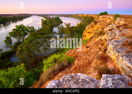Beau lever de soleil sur la rivière Murray à Big Bend près de Swan Reach - Nildotte en Australie du Sud Banque D'Images