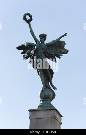 Statue en bronze d'une Victoire ailée sur haut de Yakima, Yakima War Memorial High Street, Lewes, East Sussex, Angleterre, Royaume-Uni Banque D'Images