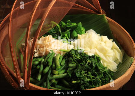 Pecel, le javanais traditionnel salade de légumes Banque D'Images