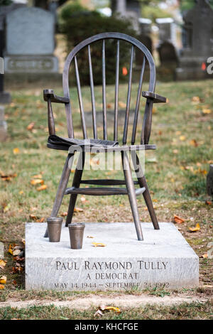 Une pierre tombale de Paul Raymond Tully, stratège politique démocrate, directeur des opérations politiques pour le Comité National Démocrate, Rock Creek Banque D'Images