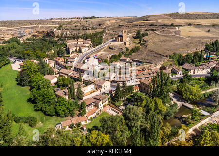 Donnent sur le village de Pedraza, province de Ségovie, Espagne de Castille-León Banque D'Images