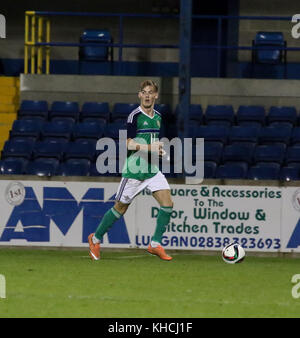 10 octobre 2016. Mark Sykes (11) dans l'action pour l'Irlande du Nord en vertu de l'équipe 21 contre l'Estonie à Lurgan. Banque D'Images