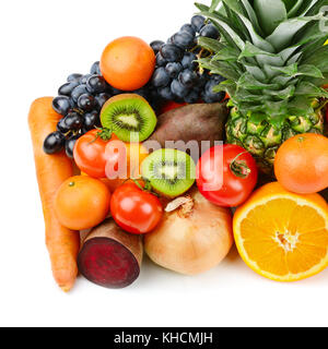 Fruits et légumes frais isolé sur fond blanc Banque D'Images