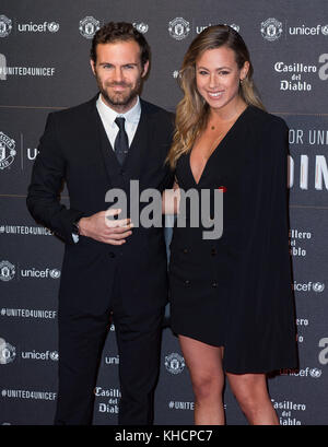 Juan Mata et Evelina Kamph participent à un dîner de gala à Old Trafford à Manchester, organisé par Manchester United et l'UNICEF pour recueillir des fonds pour l'organisation caritative. Banque D'Images