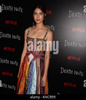 NEW YORK, NY - 17 AOÛT : Margaret Qualley participe à la première de New York « Note de mort » au cinéma AMC Loews Lincoln Square 13 le 17 août 2017 à New York personnes : Margaret Qualley Réf. De transmission : MNC1 Banque D'Images