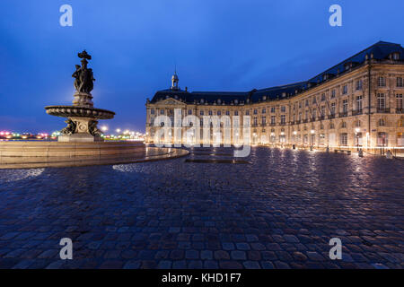 Fontaine des trois grâces sur la place de la bourse à bordeaux. bordeaux, nouvelle-aquitaine, France. Banque D'Images