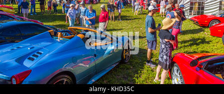 La ferrari owners club- région Floride car show dans circle park de St Armands Circle Sarasota en Floride. Banque D'Images