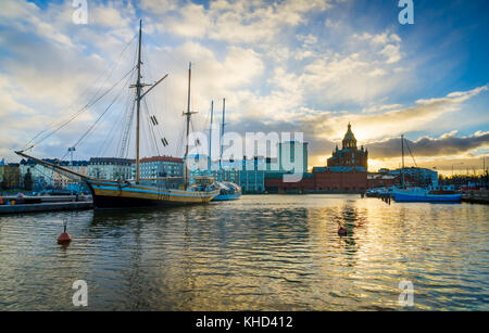 Paysage d'Helsinki sur le coucher du soleil Banque D'Images