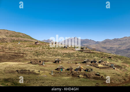 Hutte traditionnelle en milieu rural village Lesotho Banque D'Images