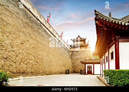 Remparts de la ville de Xi'an, Chine, paysage au crépuscule. Banque D'Images