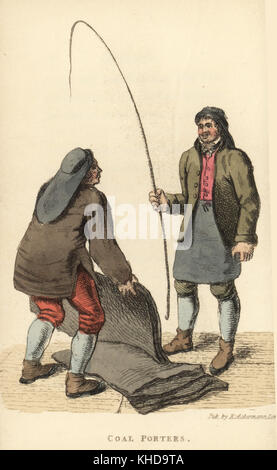 Charbon Charbon porteurs de sacs et de horse whip. Ils travaillent sur le quai de déchargement du charbon, pesant dans des sacs et de la livrer aux marchands de charbon. Coloriée à la gravure sur cuivre de William Henry Pyne est le monde en miniature : l'Angleterre, l'Écosse et l'Irlande, Ackermann, 1827. Banque D'Images