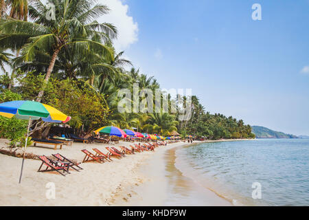 Belle plage en Thaïlande, mer et sable blanc Banque D'Images