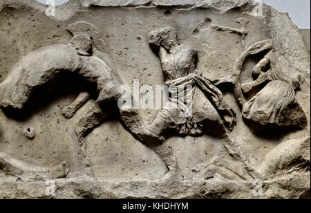 Mausolée d'Halicarnasse. 4e siècle av. détail. amazonomachy. soulagement. frise de courir dans le haut du podium. de Bodrum, Turquie. Banque D'Images