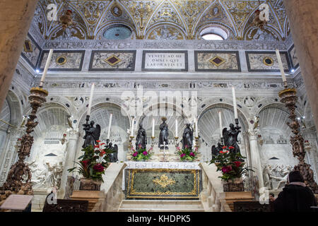 Tombe de Saint Antoine de Padoue dans la Basilique de Sant'Antonio, Padoue, Vénétie, Italie Banque D'Images