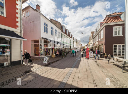 Stengade rue commerçante et piétonne dans le centre-ville médiéval de Helsingor / Helsingør, au Danemark, en Scandinavie. Banque D'Images