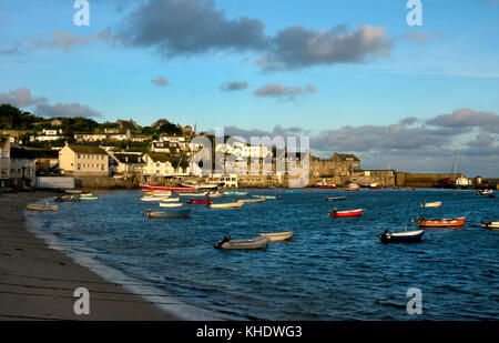 Plage de la ville et du port,Hugh Town,St Mary's, îles Scilly, Angleterre Banque D'Images