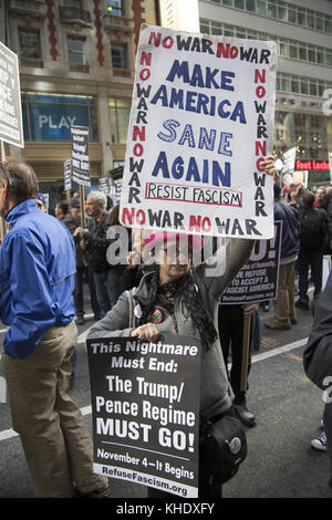 Impeach Trump/Pence rassemblement à 42e Rue et Broadway au cœur de Times Square, New York City. Banque D'Images