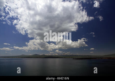 Lac Sevan, lac alpin d'eau douce en Arménie Banque D'Images