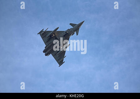 L'Eurofighter Typhoon UKs un moteur double aile delta-Canard chasseur à réaction rapide dont certains sont basés à la RAF en lLossiemoputh NE Écosse. Banque D'Images