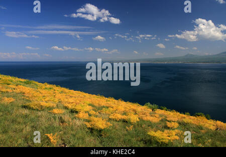 Lac Sevan, lac alpin d'eau douce en Arménie Banque D'Images