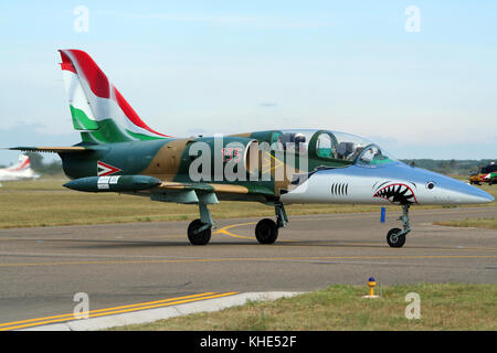 Kecskemet, Hongrie - 17 août 2008 : Hongrie aero l-39 albatross jet trainer le roulage vers la piste. Banque D'Images