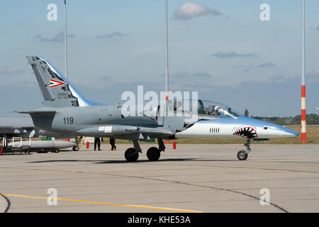 Kecskemet, Hongrie - 17 août 2008 : Hongrie aero l-39 albatross jet trainer le roulage vers la piste. Banque D'Images